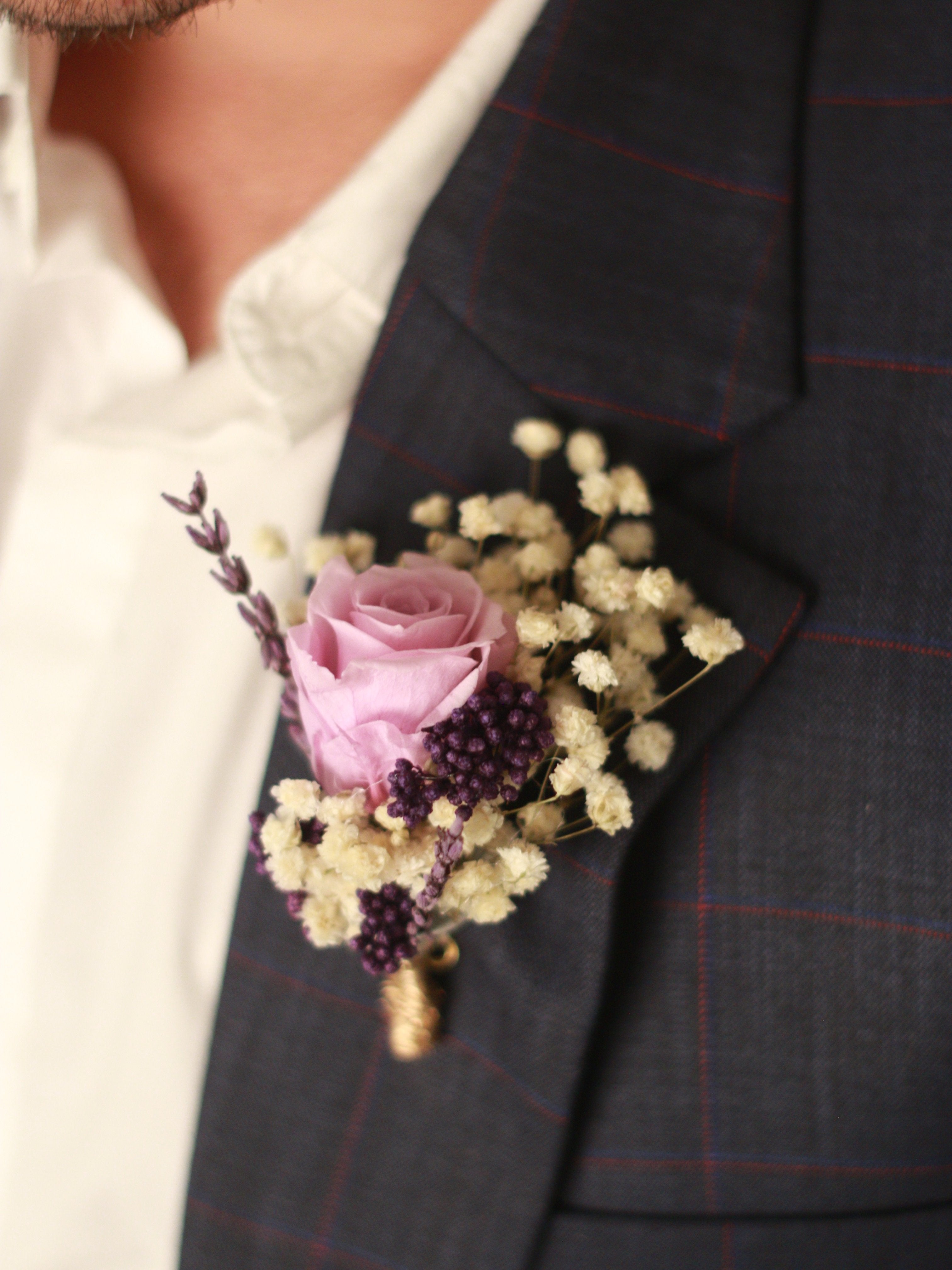 How to style boutonnieres?